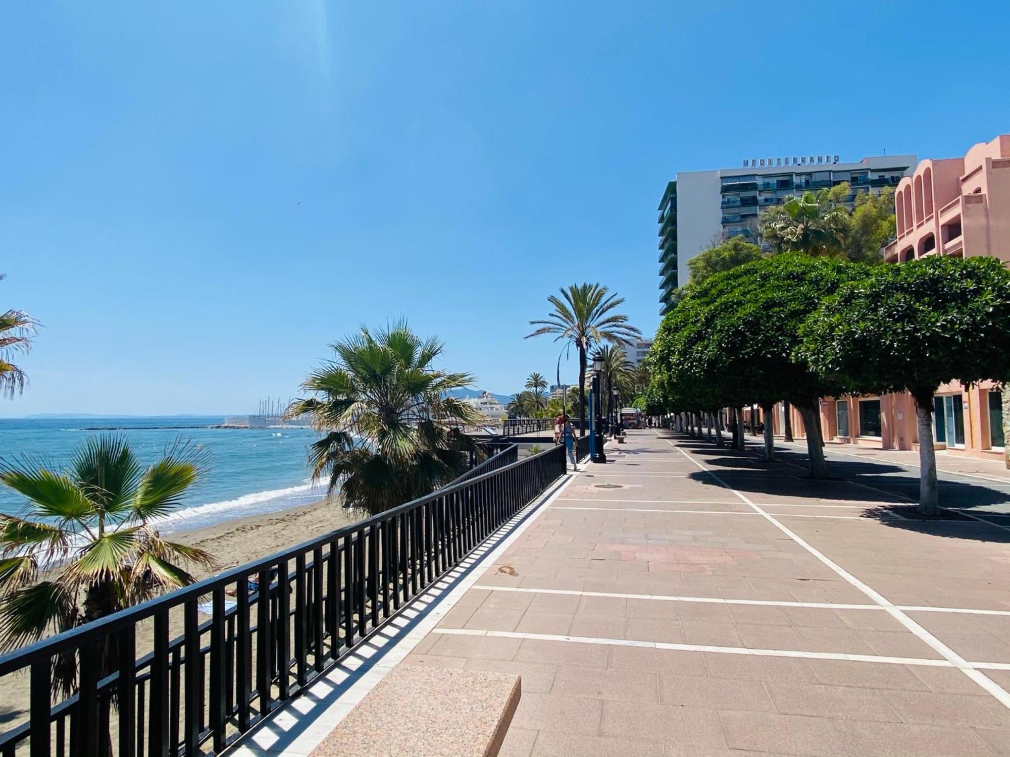 Apartamento On The First Line Of The Sea With A View And Free Parking