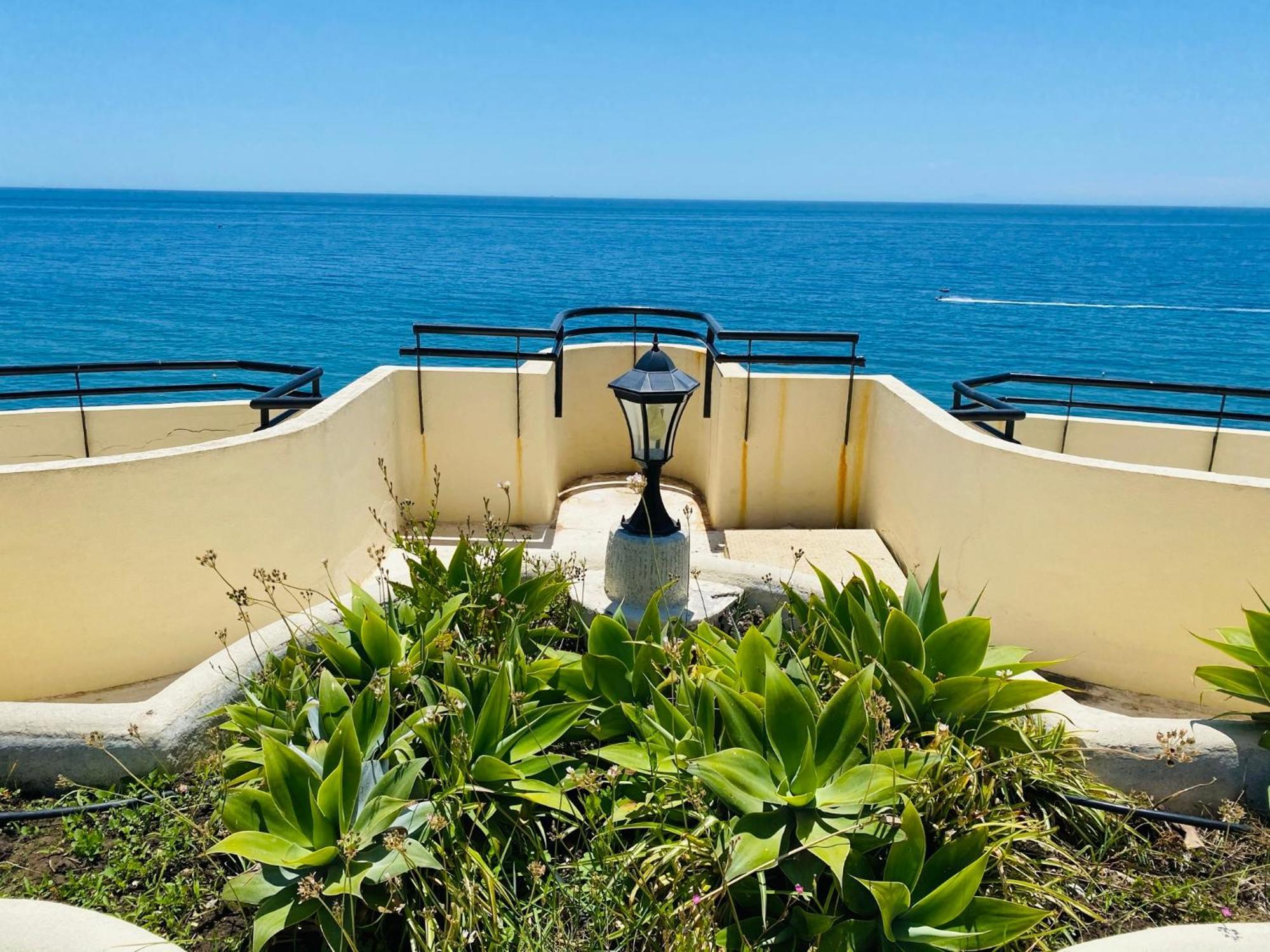 Apartamento On The First Line Of The Sea With A View And Free Parking
