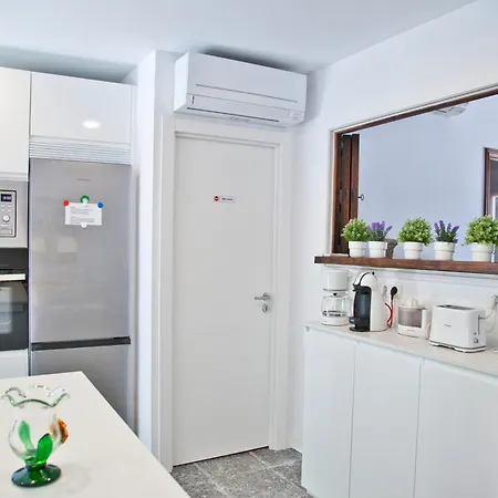 Apartment On The First Line Of The Sea With A View And Free Parking Marbella Exterior foto