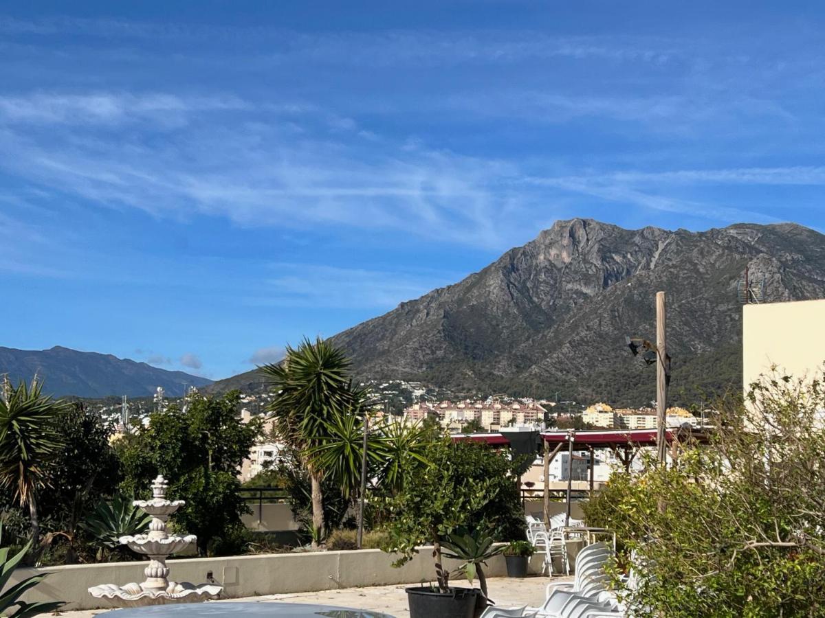 Apartment On The First Line Of The Sea With A View And Free Parking Marbella