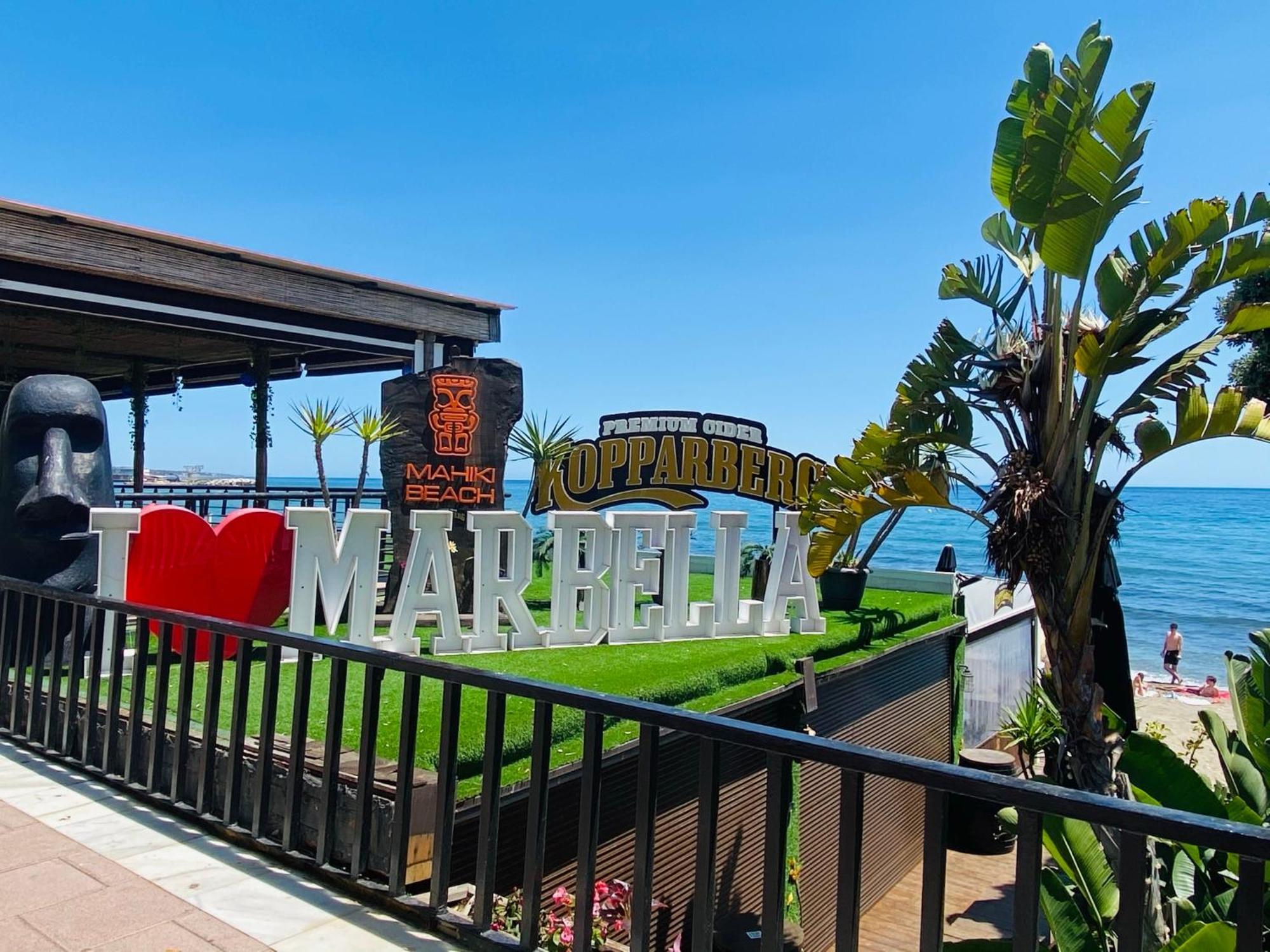 On The First Line Of The Sea With A View And Free Parking Apartment Marbella
